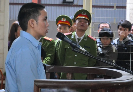 Chùm ảnh: Xét xử sát thủ Lê Văn Luyện ảnh 26