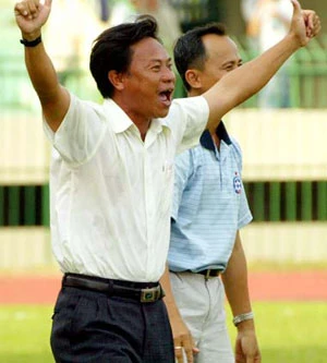 HLV Phạm Công Lộc (Đồng Tháp): “Còn 19 vòng đấu nữa…” ảnh 1