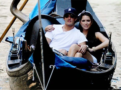 Pato tíu tít bên Hoa hậu Brazil ảnh 1