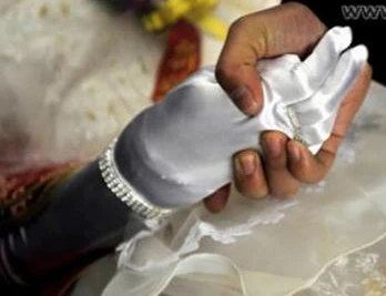 Đám cưới trong đám tang ảnh 1