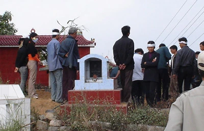 Chuyện rợn người ở nghĩa địa chôn toàn thanh niên ảnh 2 Chuyện rợn người ở nghĩa địa chôn toàn thanh niên ảnh 2