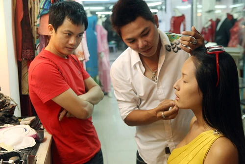 Hậu trường Mai Phương Thúy chụp bìa ảnh 1