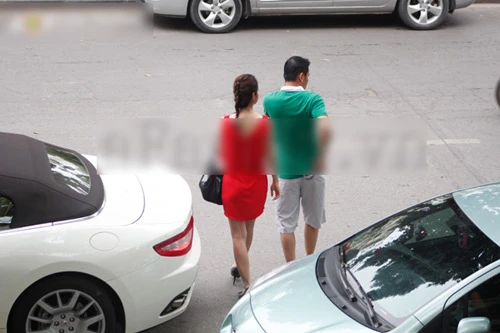 Bắt gặp Jennifer Phạm và bạn trai tay trong tay tại Hà Nội ảnh 1