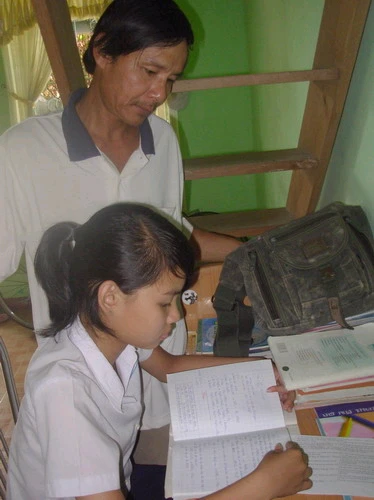 Thảo và bố tại nhà
