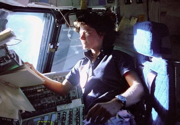 Người phụ nữ Mỹ đầu tiên bay vào vũ trụ qua đời ảnh 1