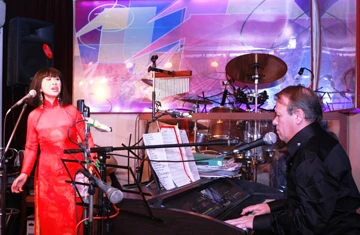 Ca sĩ Bạch Yến: Giọng ca gắn với chiếc áo dài ảnh 1 Ca sĩ Bạch Yến: Giọng ca gắn với chiếc áo dài ảnh 1