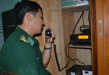 Tàu Trung Quốc lại ngang ngược uy hiếp tàu cá Việt Nam ảnh 1