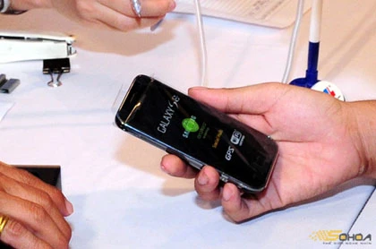 Galaxy S 4GB chính hãng giá 10,4 triệu ảnh 2