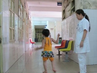 Châm cứu chữa bại não ảnh 1