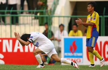 Đằng sau án phạt treo giò của Lê Công Vinh: Khi ngôi sao hờn dỗi... ảnh 2