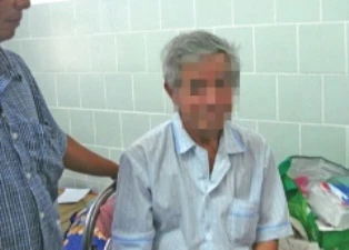 Bị khống chế đưa vào bệnh viện tâm thần ảnh 1