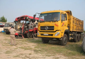 Tài xế xe ben có thể bị phạt đến 10 năm tù ảnh 1