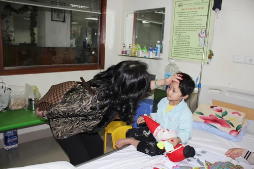 Thanh Tuyền về VN làm từ thiện trước đêm nhạc "tận thế" ảnh 2