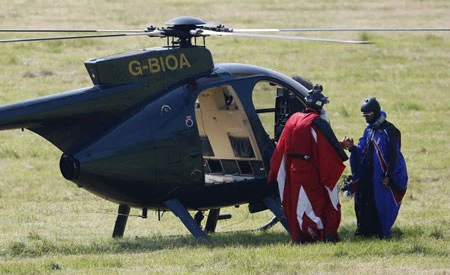 Nhảy từ độ cao 730m không cần dù ảnh 2