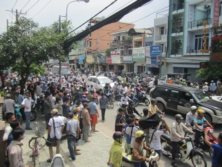 Cảnh sát khống chế đối tượng có hung khí cố thủ trong khách sạn ảnh 4