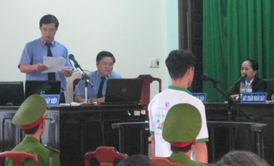 Trực tiếp phiên xử sơ thẩm kỳ án vườn mít lần 3: Điều tra viên làm ẩu, phải xử lý ai? ảnh 5 Trực tiếp phiên xử sơ thẩm kỳ án vườn mít lần 3: Điều tra viên làm ẩu, phải xử lý ai? ảnh 5