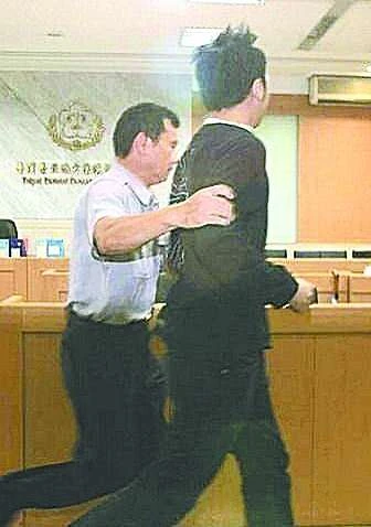 "Thiếu gia Đài cưỡng hiếp nghệ sĩ" ra đầu thú ảnh 1