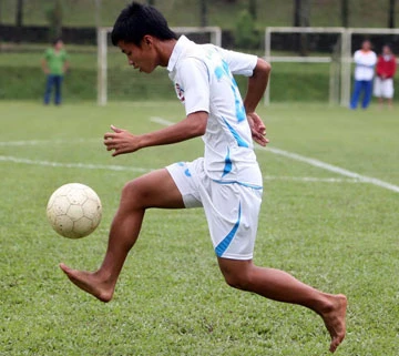 Từ lớp học đến sân bóng ảnh 2