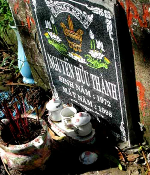 Làm luật tại ngôi mộ tướng cướp Phước "tám ngón" ảnh 2
