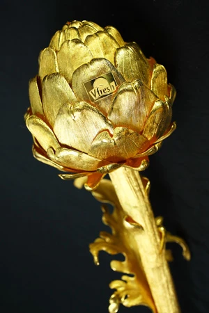 Trưng bày siêu phẩm cặp hoa Atisô bằng vàng ròng ảnh 1