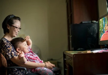 Khi bà nội giành chăm cháu ảnh 1