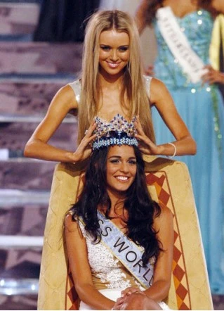 Phút đăng quang của Tân Hoa hậu Thế giới ảnh 5