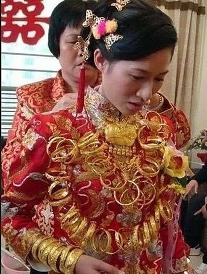 Cô dâu đeo 5 kg vàng, trị giá 6,7 tỉ đồng ảnh 1