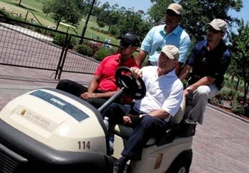 Tiger Woods bị chấn thương cổ khi thi đấu ảnh 1