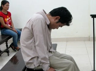 Ép nữ tiếp viên làm "nô lệ" trong quán massage kích dục ảnh 1