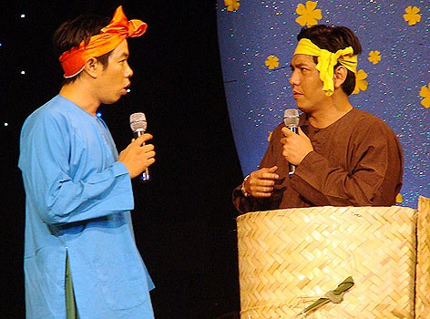 Đôi bạn Thái Hòa - Đức Thịnh mang đến nhiều tràng cười hóm hỉnh cho khán giả qua tiểu phẩm "Chuyện cái bồ".