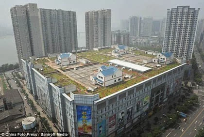 Đất đắt, xây biệt thự trên nóc trung tâm mua sắm ảnh 1