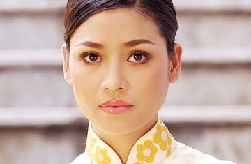 MC xinh đẹp Đỗ Thụy đi bán nến ảnh 1