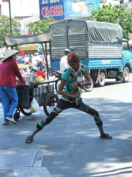 “Bụi đời” ăn mặc “mốt” nhất Sài Gòn ảnh 5