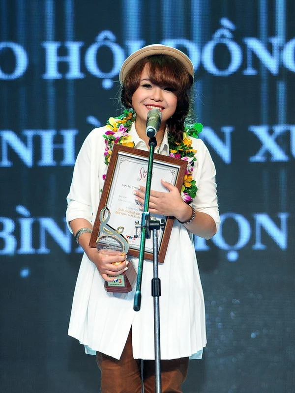 Thái Trinh giành cú đúp tại Bài hát Việt 2011 ảnh 1