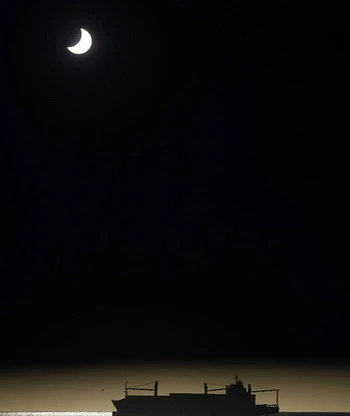 Nhật thực toàn phần hiếm có trên Thái Bình Dương ảnh 5