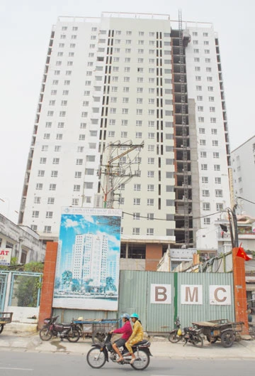 Vụ cao ốc BMC: Không phạt được chủ đầu tư BMC, phạt ai? ảnh 1 Vụ cao ốc BMC: Không phạt được chủ đầu tư BMC, phạt ai? ảnh 1