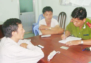 Hai phóng viên bị hành hung, cướp máy quay phim ảnh 1