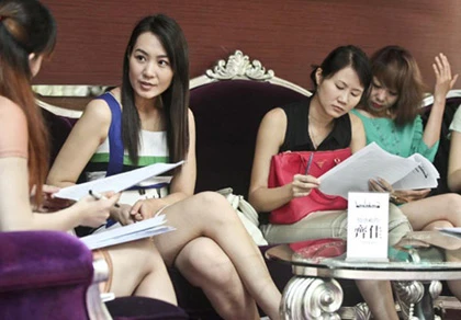 300 thiếu nữ thi tuyển làm vợ triệu phú ảnh 1