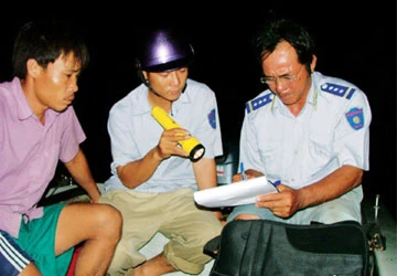 Ngư dân khốn khổ vì “giã cào bay” ảnh 1