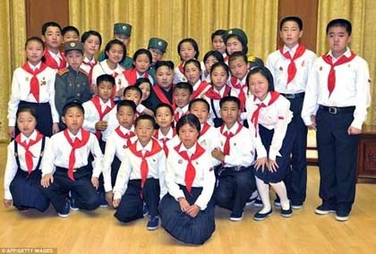 Đội viên bật khóc khi gặp Kim Jong Un ảnh 4