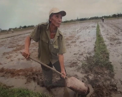 Triển lãm "Tác động vì hòa bình": “Làn gió mới” qua góc nhìn của Na Sơn ảnh 1