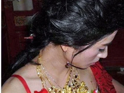 Cô dâu đeo 5 kg vàng, trị giá 6,7 tỉ đồng ảnh 4