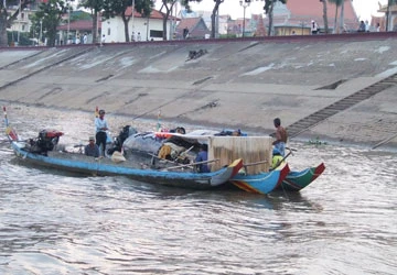 Xóm Việt kiều lây lất vùng biên - Bài 1: Nghèo vẫn hoàn nghèo ảnh 2 Xóm Việt kiều lây lất vùng biên - Bài 1: Nghèo vẫn hoàn nghèo ảnh 2