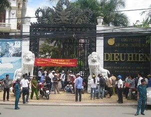 Biệt thự đại gia Diệu Hiền lại bị nông dân vây đòi nợ ảnh 1