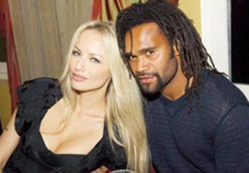 Karembeu chia tay cô vợ siêu mẫu ảnh 1