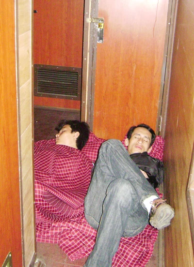 Đi tàu trên “toa căn tin” ảnh 4