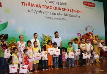 Trao 200 phần quà cho bệnh nhi nghèo ở Đà Nẵng ảnh 1