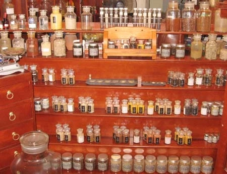 Hơn 50 loại gia vị mang thương hiệu Didier Corlou.