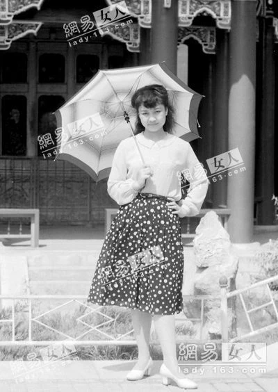 Ảnh hiếm thời trẻ của đệ nhất phu nhân Trung Quốc ảnh 4 Ảnh hiếm thời trẻ của đệ nhất phu nhân Trung Quốc ảnh 4