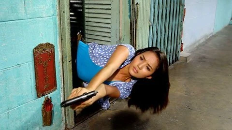 Diễn viên Phan Như Thảo trong một cảnh hành động